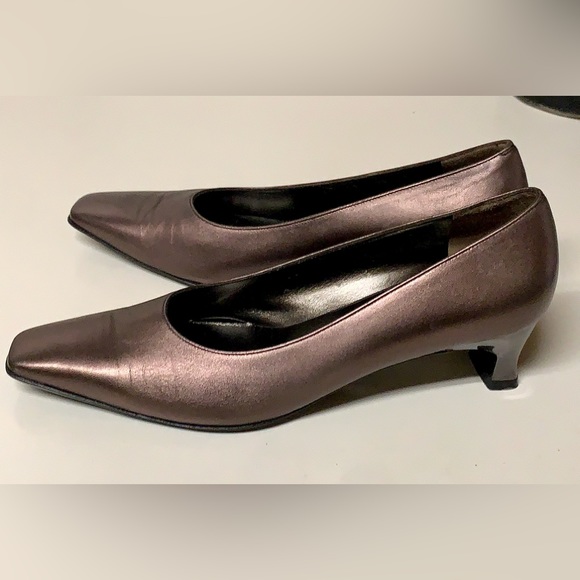 Women’s 7 B SALVATORE FERRAGAMO Metallic Bronze Leather Heeled Shoes Italy - Picture 1 of 16